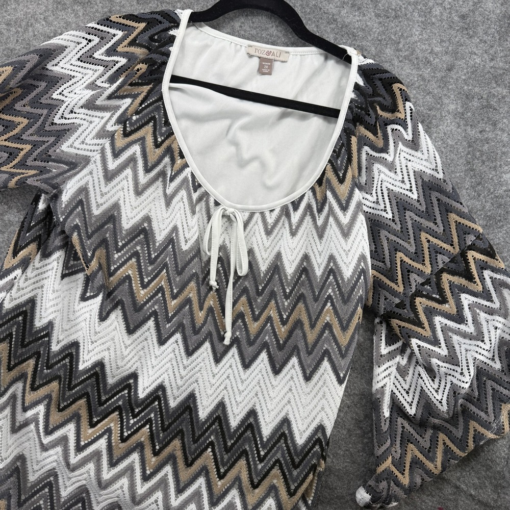 Roz & Ali Blouse Women 2X Grey‎ Chevron Tie Neck Bell Sleeve Boho Top